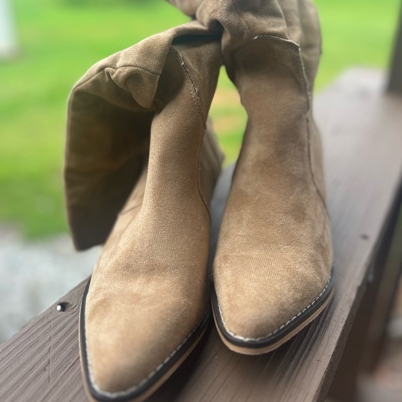 Knee high boots with heels! - Picture 7 of 13